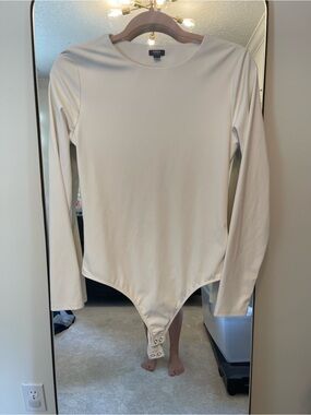 Express Body Contour Long-Sleeve Cream Crewneck Bodysuit
